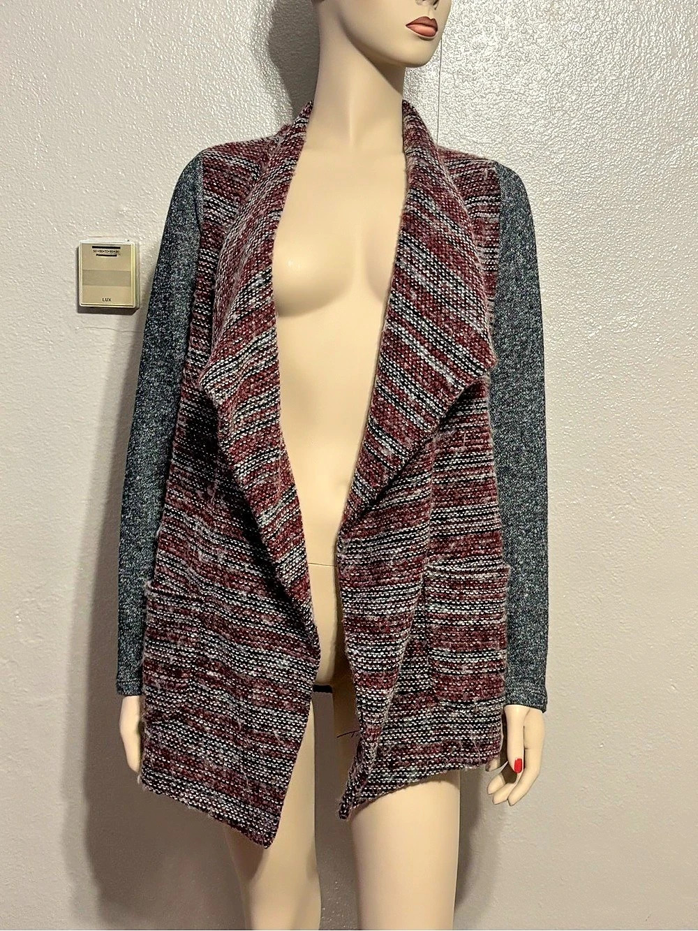 Lucky Lotus by Lucky Brand Textured Open Front Cardigan in Red & Gray Size Small